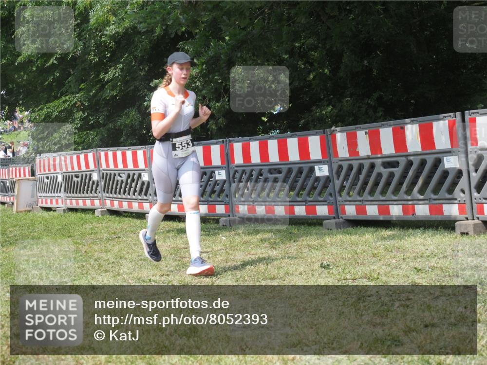 21.06.2025 - 27. Vierlanden-Triathlon KatJ http://msf.ph/oto/8052393 15.06.2025 11:56:21 Ziel 553 meine-sportfotos.de