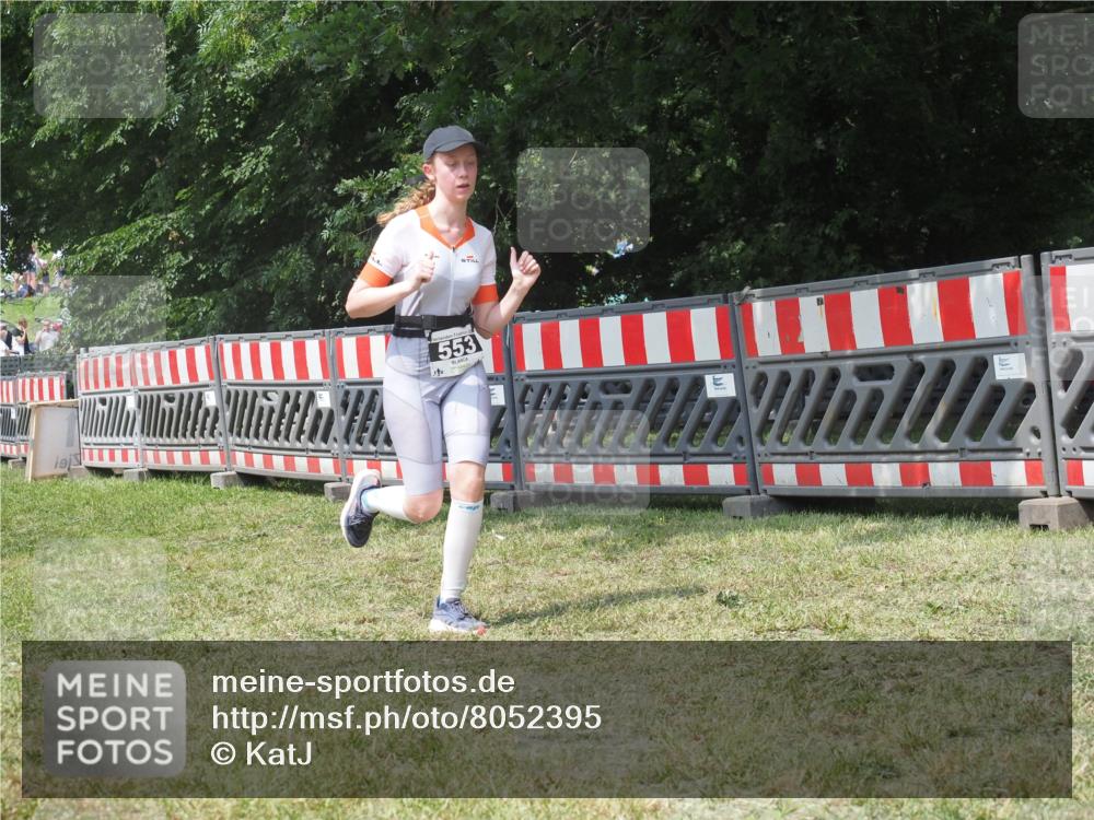 21.06.2025 - 27. Vierlanden-Triathlon KatJ http://msf.ph/oto/8052395 15.06.2025 11:56:21 Ziel 553 meine-sportfotos.de
