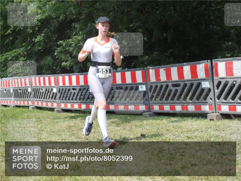 21.06.2025 - 27. Vierlanden-Triathlon KatJ http://msf.ph/oto/8052399 15.06.2025 11:56:21 Ziel 553 meine-sportfotos.de