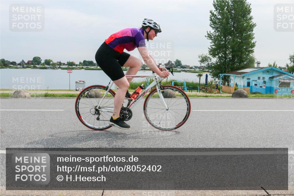 15.06.2025 - 27. Vierlanden-Triathlon H.Heesch http://msf.ph/oto/8052402 15.06.2025 10:58:04 Radfahren 511, 554, 610 meine-sportfotos.de