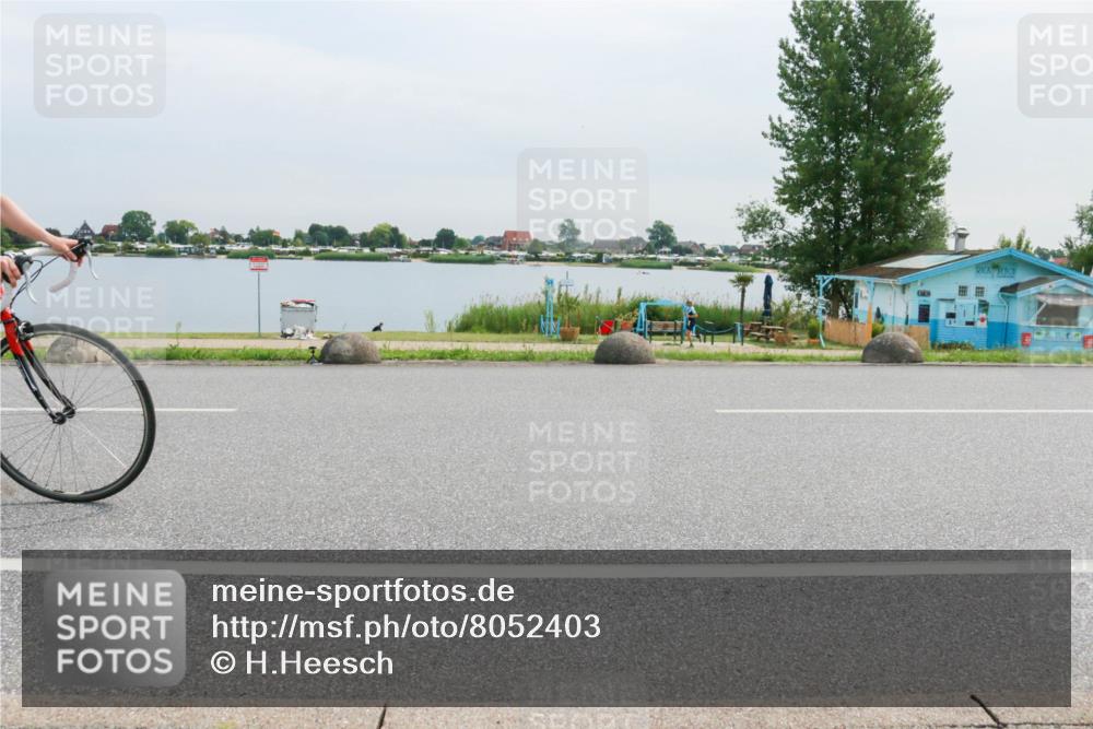 15.06.2025 - 27. Vierlanden-Triathlon H.Heesch http://msf.ph/oto/8052403 15.06.2025 10:58:05 Radfahren 475, 511, 554, 610 meine-sportfotos.de