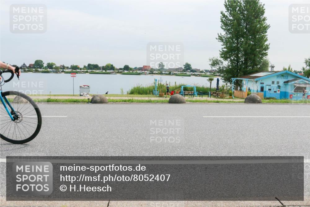 15.06.2025 - 27. Vierlanden-Triathlon H.Heesch http://msf.ph/oto/8052407 15.06.2025 10:58:06 Radfahren 475, 511, 554, 610 meine-sportfotos.de