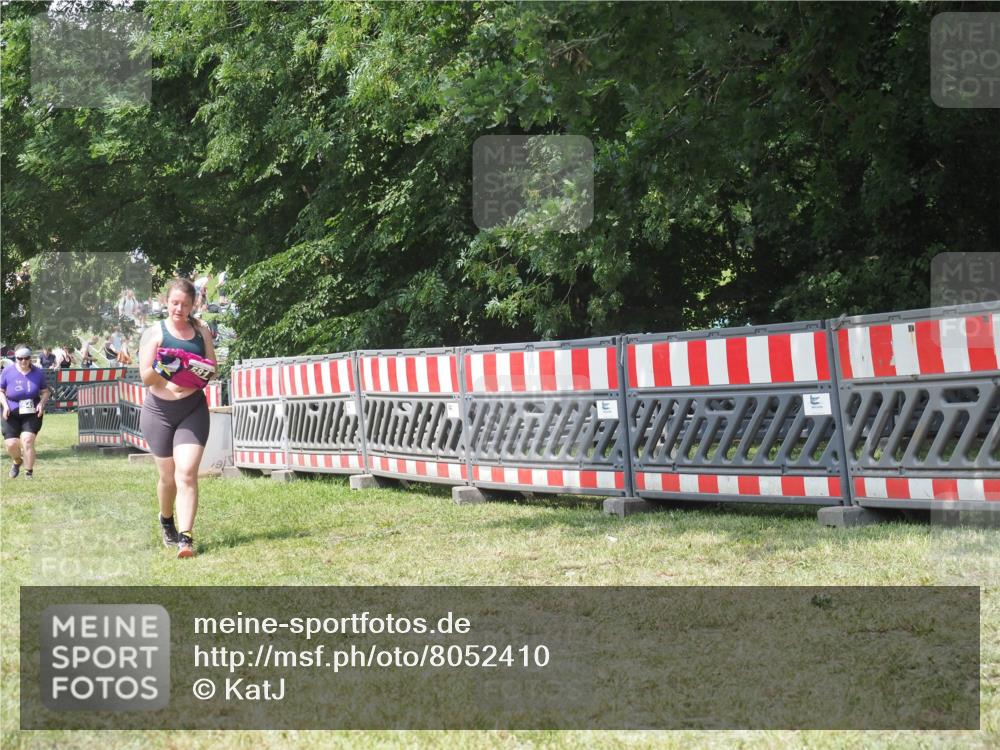 21.06.2025 - 27. Vierlanden-Triathlon KatJ http://msf.ph/oto/8052410 15.06.2025 11:56:55 Ziel 549, 581 meine-sportfotos.de