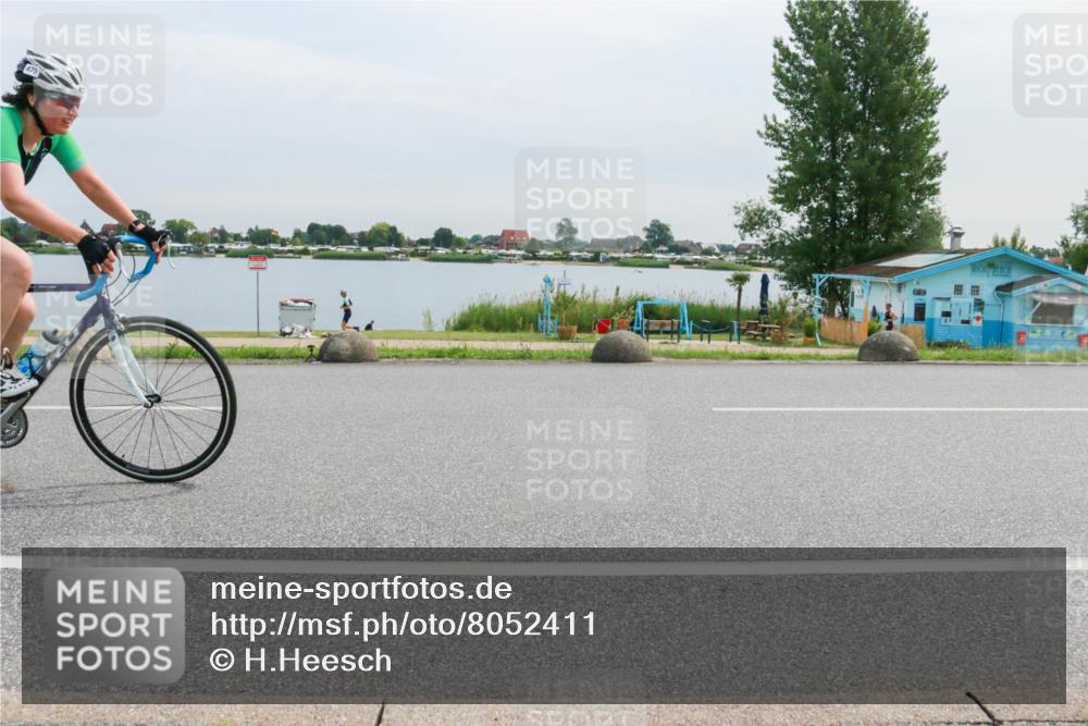 15.06.2025 - 27. Vierlanden-Triathlon H.Heesch http://msf.ph/oto/8052411 15.06.2025 10:58:09 Radfahren 475, 511, 554, 632 meine-sportfotos.de