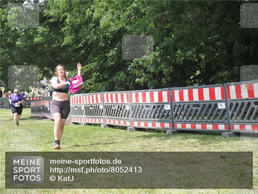 21.06.2025 - 27. Vierlanden-Triathlon KatJ http://msf.ph/oto/8052413 15.06.2025 11:56:56 Ziel 549, 581 meine-sportfotos.de