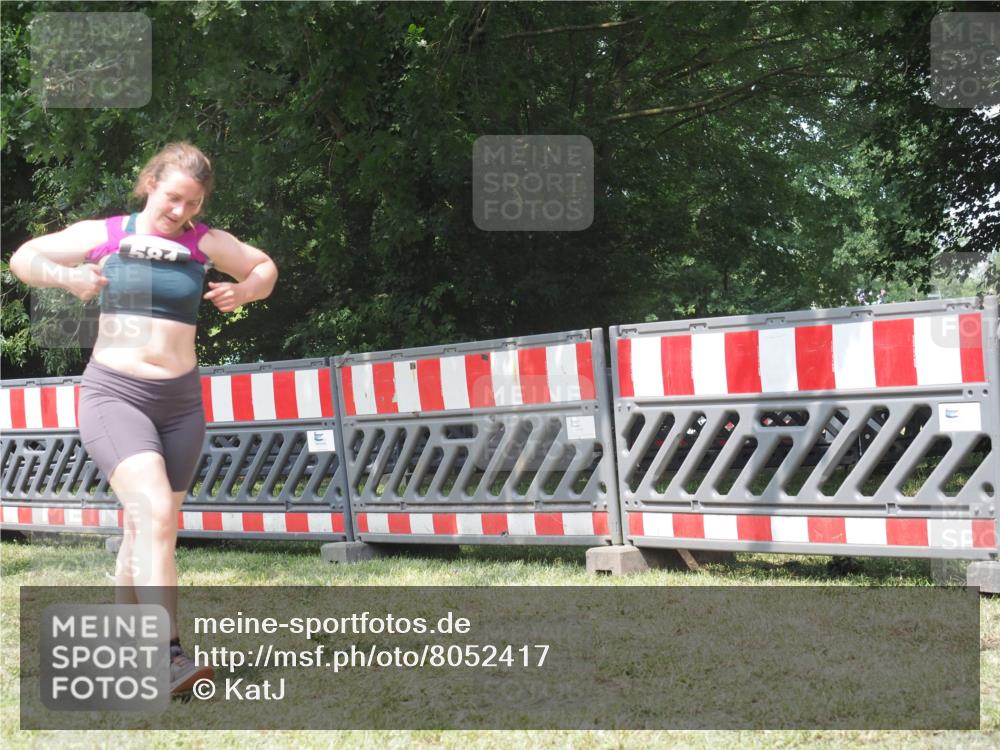 21.06.2025 - 27. Vierlanden-Triathlon KatJ http://msf.ph/oto/8052417 15.06.2025 11:56:59 Ziel 549, 581 meine-sportfotos.de