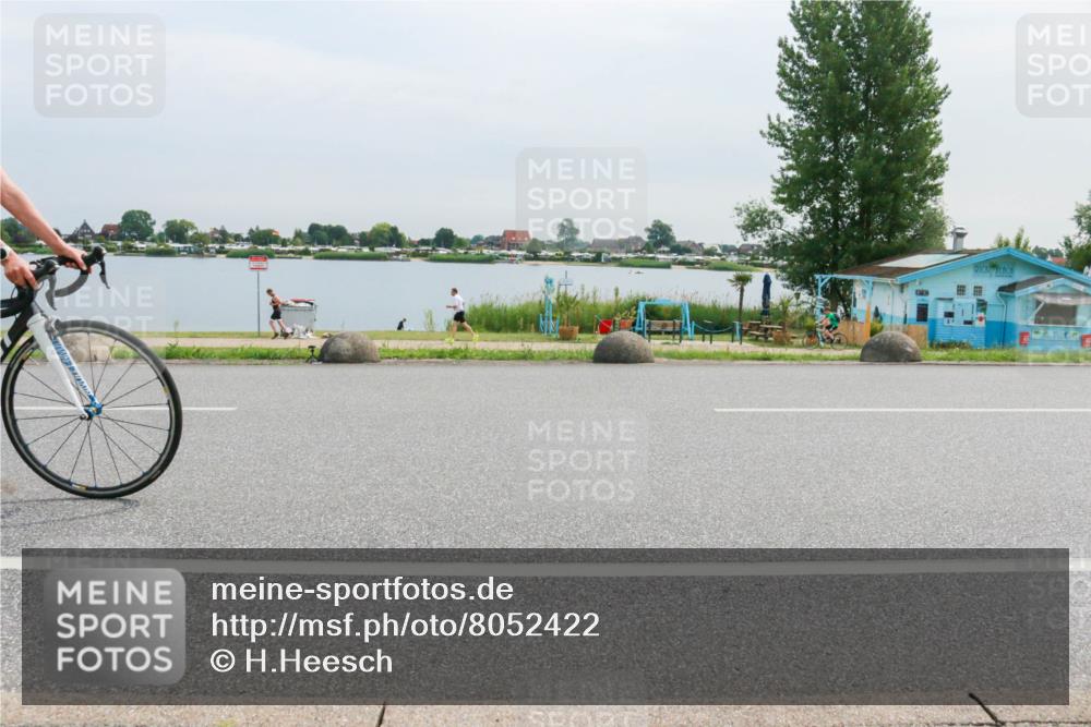 15.06.2025 - 27. Vierlanden-Triathlon H.Heesch http://msf.ph/oto/8052422 15.06.2025 10:58:18 Radfahren 476, 487 meine-sportfotos.de