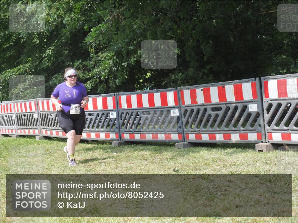 21.06.2025 - 27. Vierlanden-Triathlon KatJ http://msf.ph/oto/8052425 15.06.2025 11:57:02 Ziel 549, 581 meine-sportfotos.de