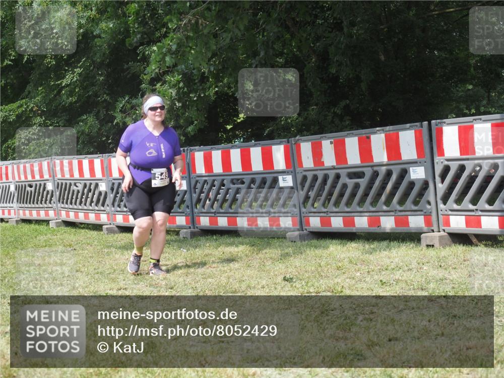 21.06.2025 - 27. Vierlanden-Triathlon KatJ http://msf.ph/oto/8052429 15.06.2025 11:57:03 Ziel 549, 581 meine-sportfotos.de