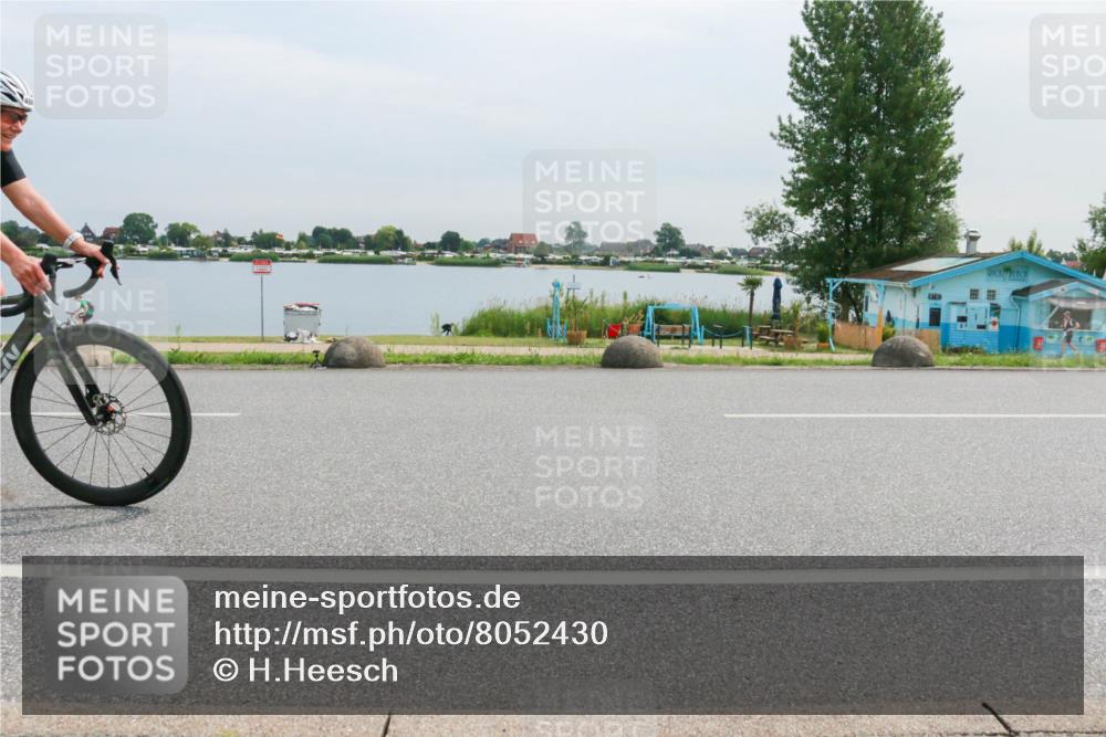 15.06.2025 - 27. Vierlanden-Triathlon H.Heesch http://msf.ph/oto/8052430 15.06.2025 10:58:28 Radfahren 480, 499 meine-sportfotos.de