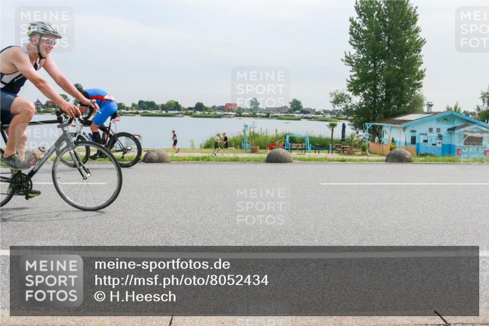 15.06.2025 - 27. Vierlanden-Triathlon H.Heesch http://msf.ph/oto/8052434 15.06.2025 10:58:36 Radfahren 64, 144, 387, 693 meine-sportfotos.de