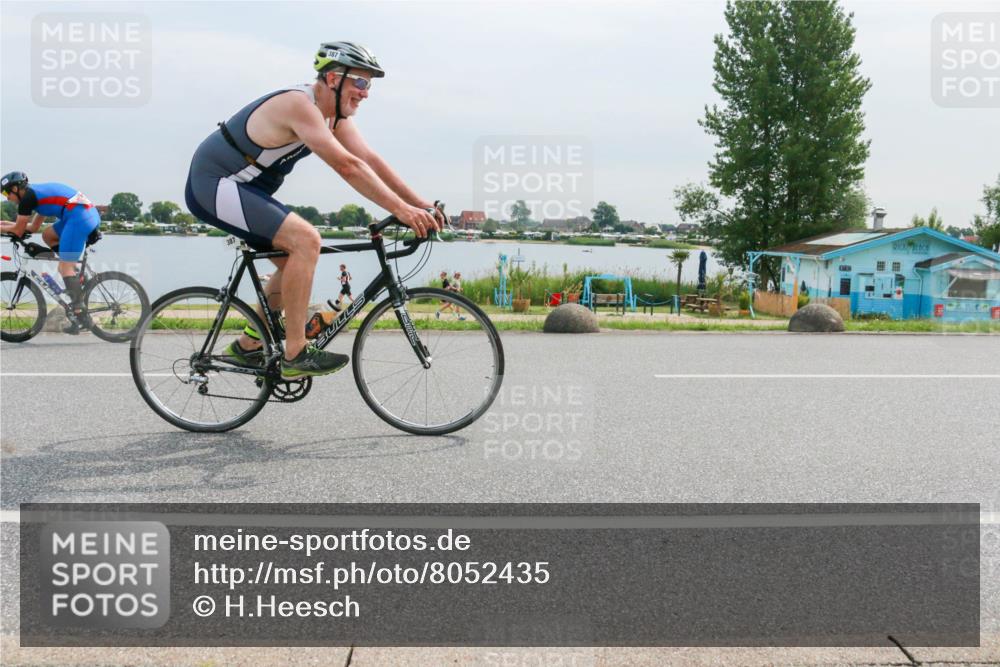 15.06.2025 - 27. Vierlanden-Triathlon H.Heesch http://msf.ph/oto/8052435 15.06.2025 10:58:36 Radfahren 64, 144, 387, 693 meine-sportfotos.de