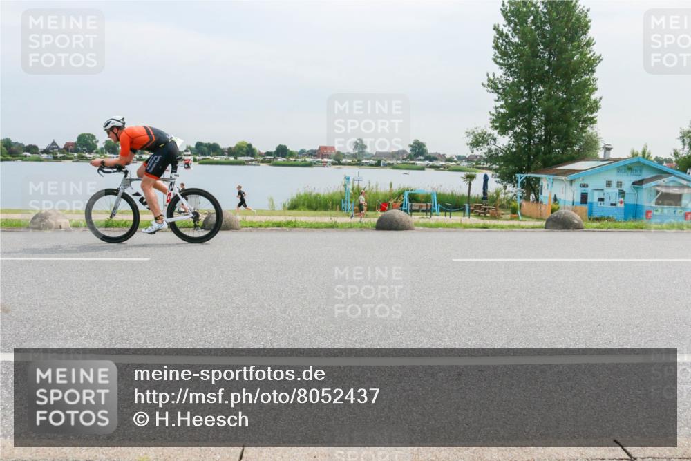 15.06.2025 - 27. Vierlanden-Triathlon H.Heesch http://msf.ph/oto/8052437 15.06.2025 10:58:37 Radfahren 64, 144, 387, 693 meine-sportfotos.de