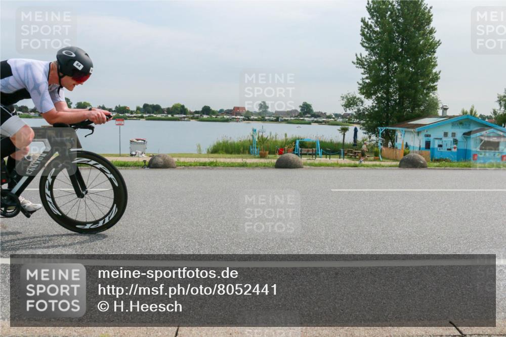 15.06.2025 - 27. Vierlanden-Triathlon H.Heesch http://msf.ph/oto/8052441 15.06.2025 10:58:40 Radfahren 64, 144, 693 meine-sportfotos.de