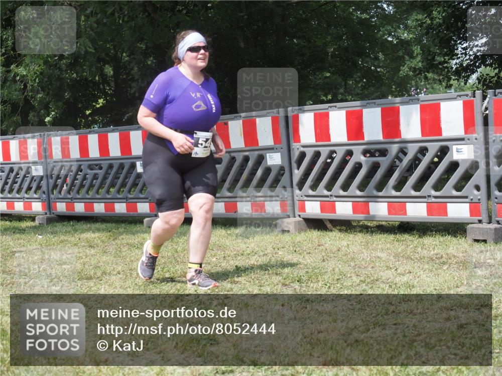 21.06.2025 - 27. Vierlanden-Triathlon KatJ http://msf.ph/oto/8052444 15.06.2025 11:57:04 Ziel 549 meine-sportfotos.de