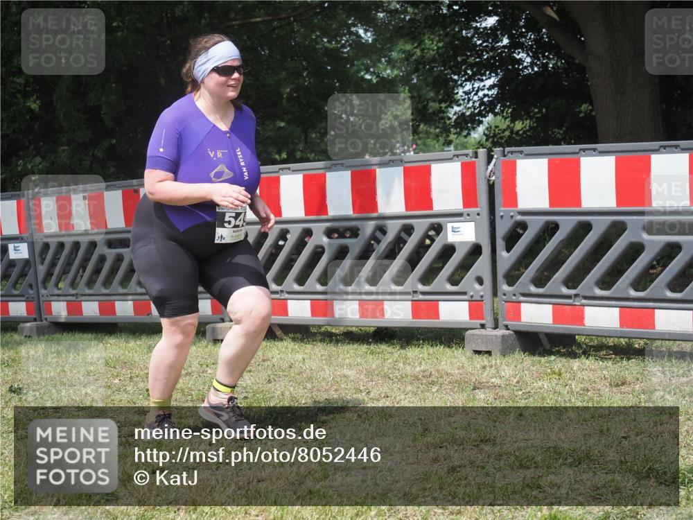 21.06.2025 - 27. Vierlanden-Triathlon KatJ http://msf.ph/oto/8052446 15.06.2025 11:57:04 Ziel 549 meine-sportfotos.de