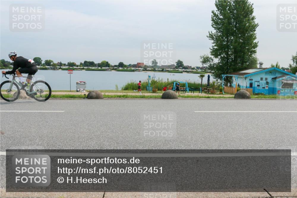 15.06.2025 - 27. Vierlanden-Triathlon H.Heesch http://msf.ph/oto/8052451 15.06.2025 10:58:54 Radfahren 23, 471, 477, 595 meine-sportfotos.de