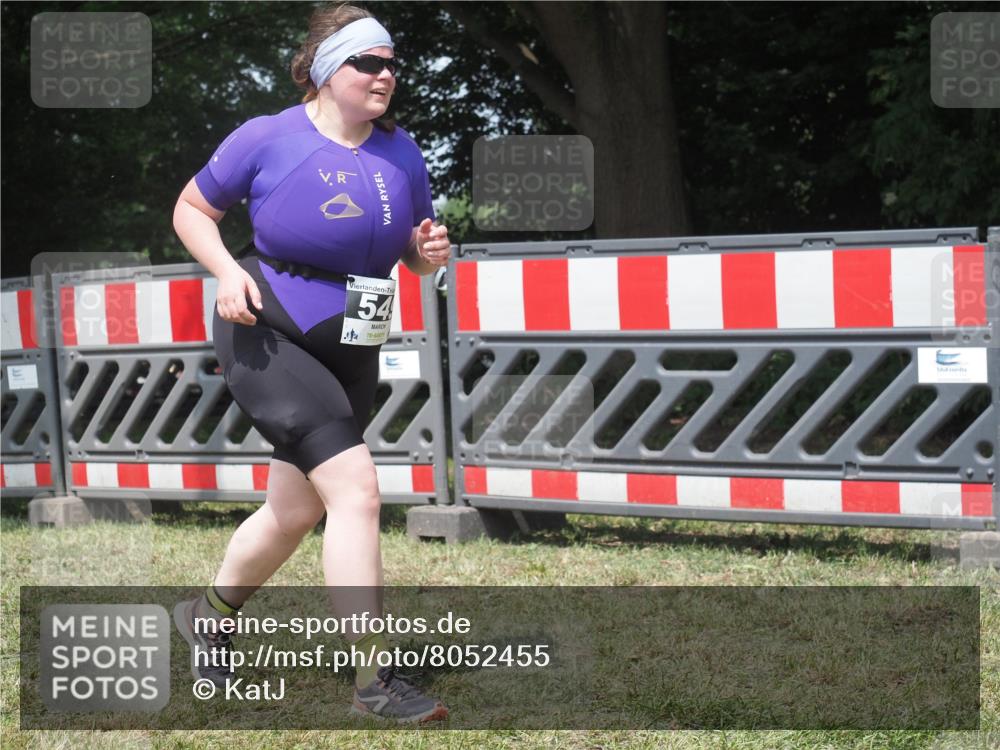 21.06.2025 - 27. Vierlanden-Triathlon KatJ http://msf.ph/oto/8052455 15.06.2025 11:57:05 Ziel 549 meine-sportfotos.de