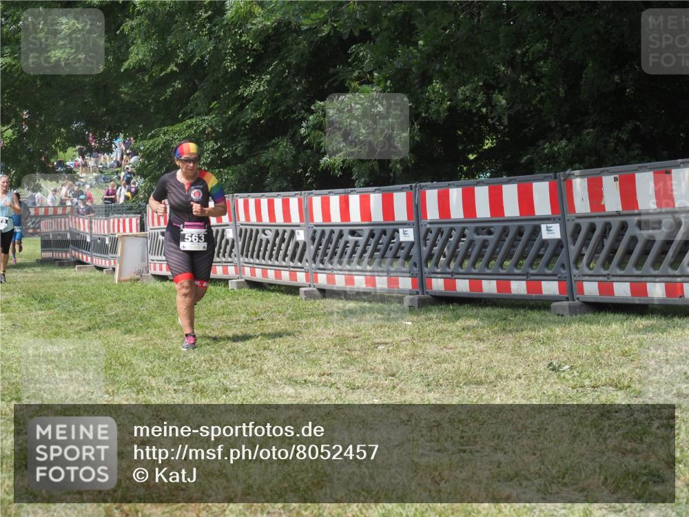 21.06.2025 - 27. Vierlanden-Triathlon KatJ http://msf.ph/oto/8052457 15.06.2025 11:57:35 Ziel 478, 563 meine-sportfotos.de