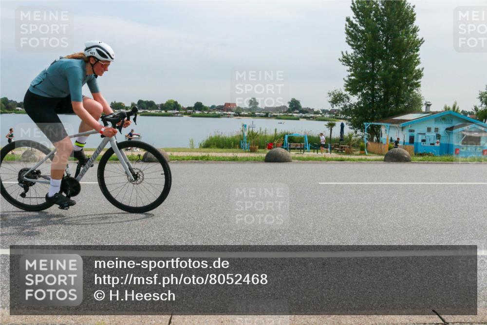 15.06.2025 - 27. Vierlanden-Triathlon H.Heesch http://msf.ph/oto/8052468 15.06.2025 10:59:05 Radfahren 173, 562, 621 meine-sportfotos.de