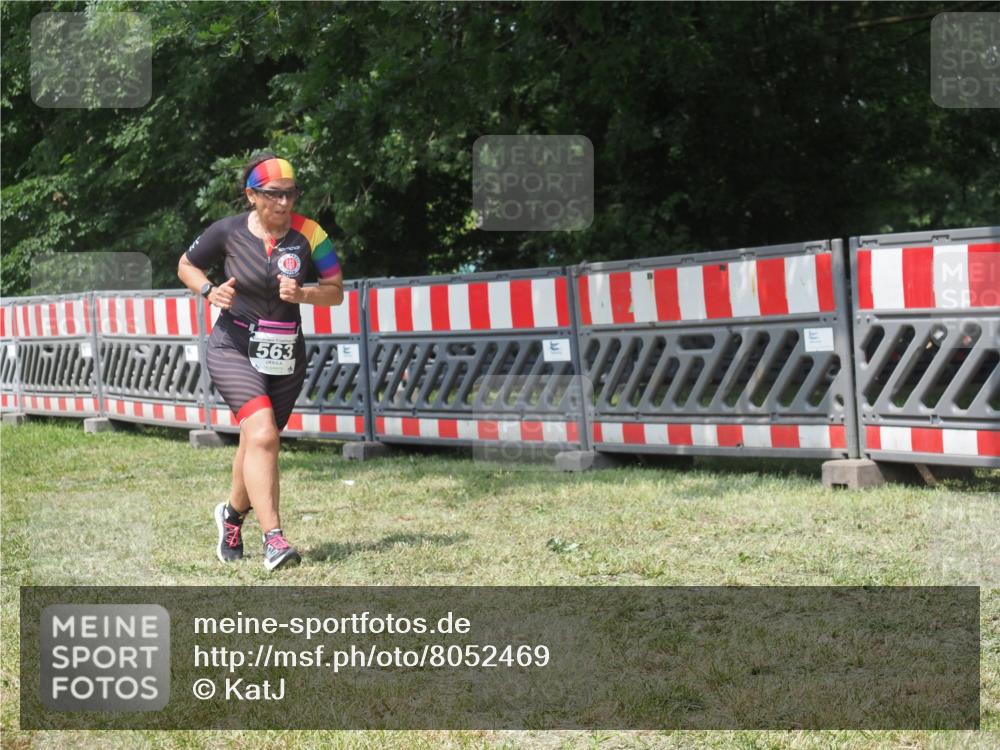 21.06.2025 - 27. Vierlanden-Triathlon KatJ http://msf.ph/oto/8052469 15.06.2025 11:57:37 Ziel 478, 563 meine-sportfotos.de