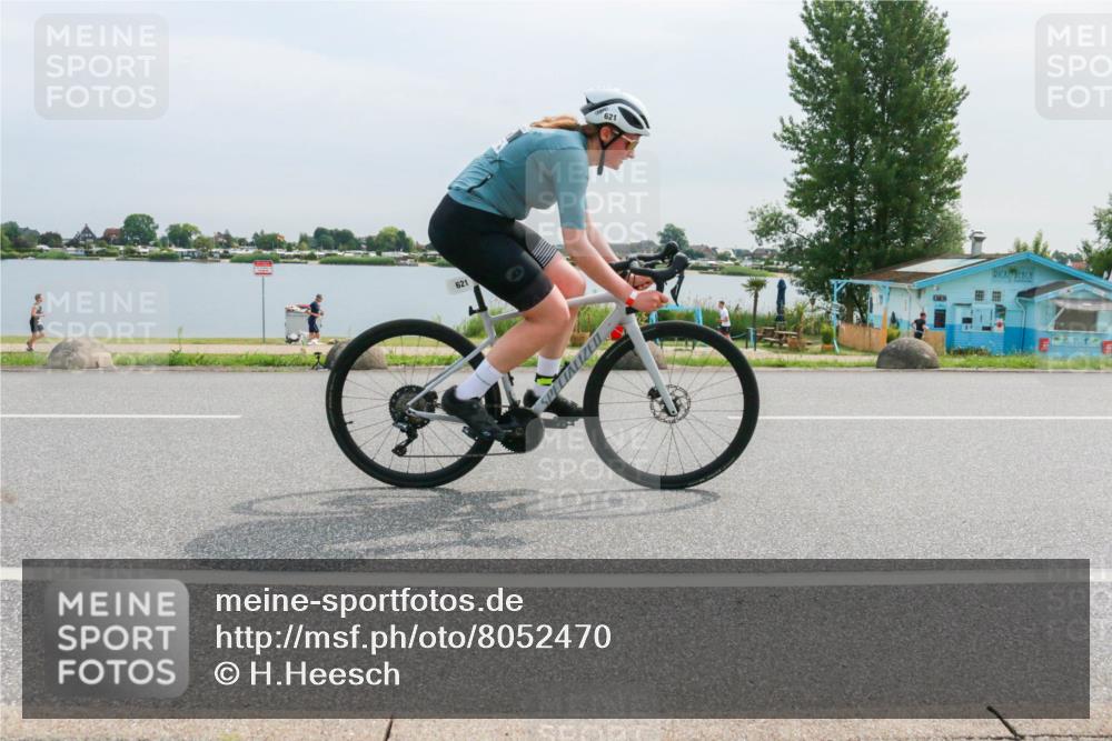 15.06.2025 - 27. Vierlanden-Triathlon H.Heesch http://msf.ph/oto/8052470 15.06.2025 10:59:05 Radfahren 173, 562, 621 meine-sportfotos.de