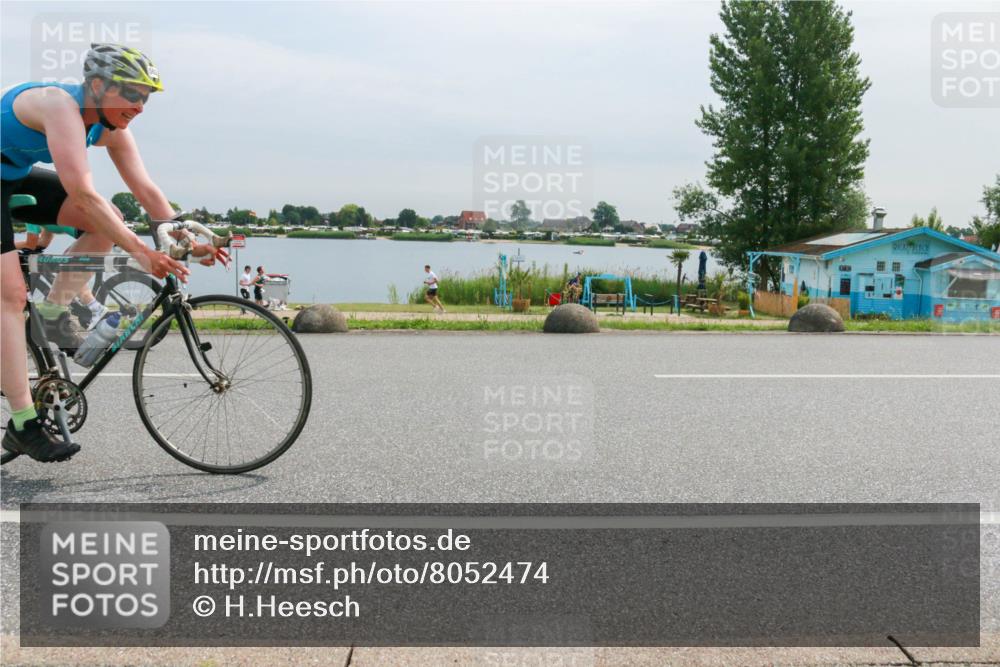 15.06.2025 - 27. Vierlanden-Triathlon H.Heesch http://msf.ph/oto/8052474 15.06.2025 10:59:08 Radfahren 247, 562, 621 meine-sportfotos.de