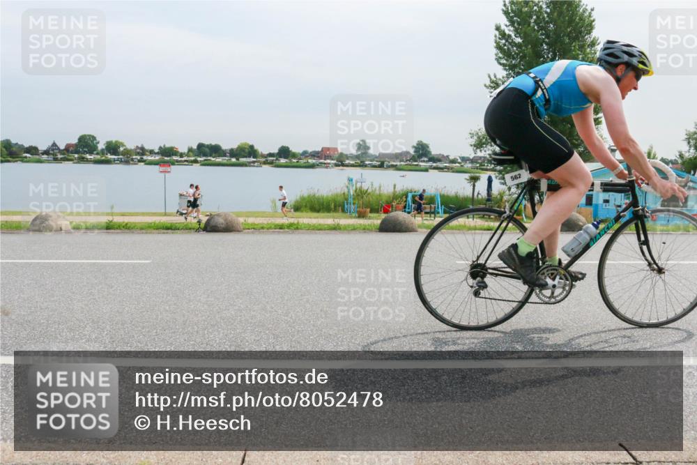 15.06.2025 - 27. Vierlanden-Triathlon H.Heesch http://msf.ph/oto/8052478 15.06.2025 10:59:08 Radfahren 247, 562, 621 meine-sportfotos.de