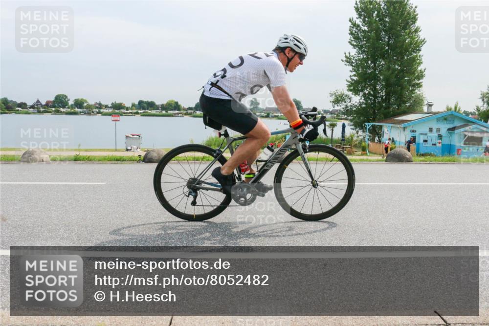 15.06.2025 - 27. Vierlanden-Triathlon H.Heesch http://msf.ph/oto/8052482 15.06.2025 10:59:19 Radfahren 445, 472, 582 meine-sportfotos.de