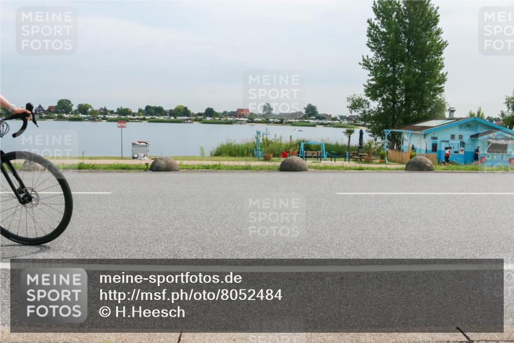 15.06.2025 - 27. Vierlanden-Triathlon H.Heesch http://msf.ph/oto/8052484 15.06.2025 10:59:20 Radfahren 131, 445, 472, 582 meine-sportfotos.de
