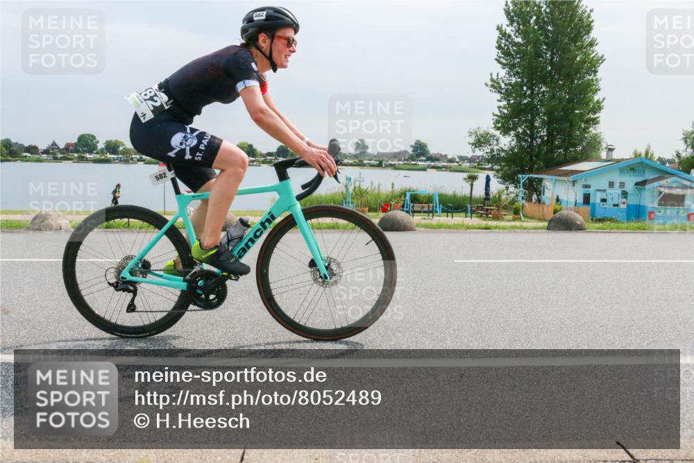 15.06.2025 - 27. Vierlanden-Triathlon H.Heesch http://msf.ph/oto/8052489 15.06.2025 10:59:23 Radfahren 131, 472, 582 meine-sportfotos.de