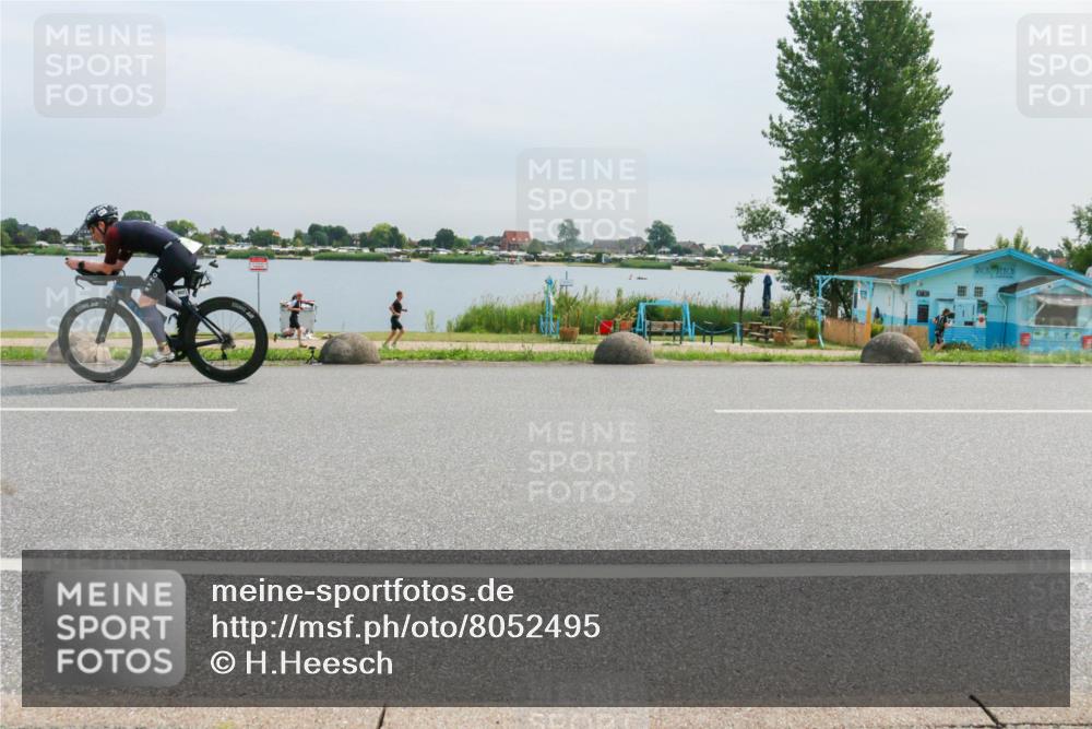 15.06.2025 - 27. Vierlanden-Triathlon H.Heesch http://msf.ph/oto/8052495 15.06.2025 10:59:32 Radfahren 206, 220, 526, 611, 652, 775 meine-sportfotos.de
