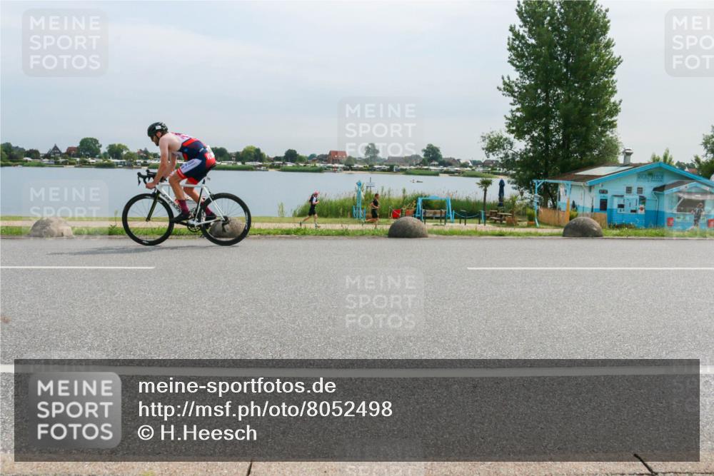 15.06.2025 - 27. Vierlanden-Triathlon H.Heesch http://msf.ph/oto/8052498 15.06.2025 10:59:33 Radfahren 206, 220, 526, 611, 652, 775 meine-sportfotos.de