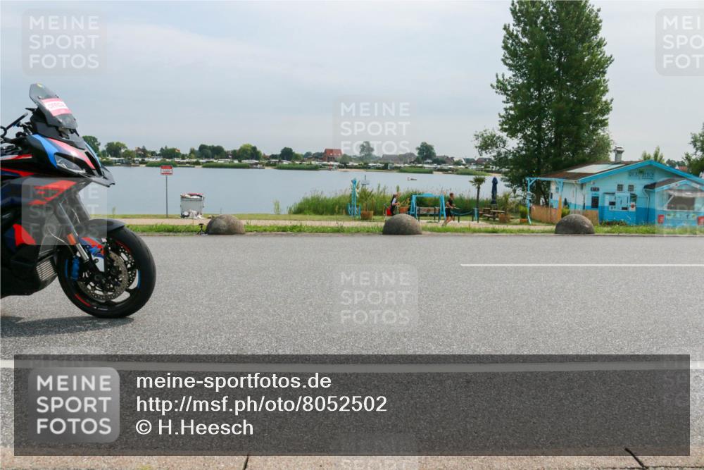 15.06.2025 - 27. Vierlanden-Triathlon H.Heesch http://msf.ph/oto/8052502 15.06.2025 10:59:35 Radfahren 206, 220, 526, 611, 652, 775 meine-sportfotos.de