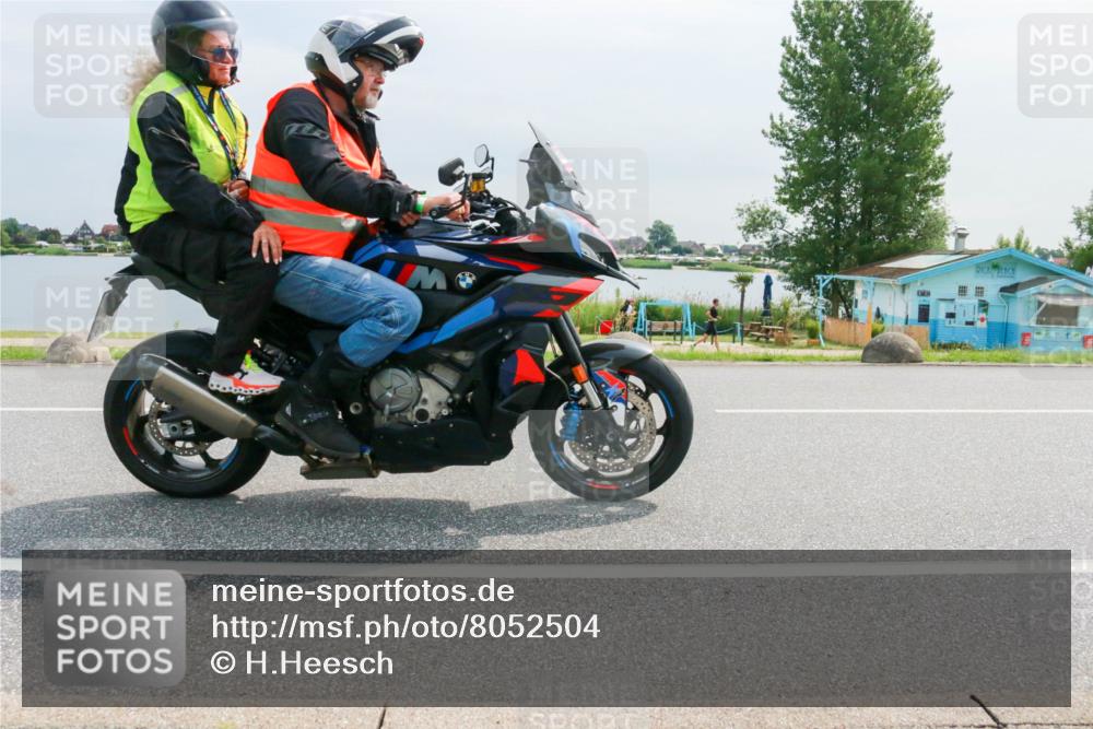 15.06.2025 - 27. Vierlanden-Triathlon H.Heesch http://msf.ph/oto/8052504 15.06.2025 10:59:35 Radfahren 206, 220, 526, 611, 652, 775 meine-sportfotos.de