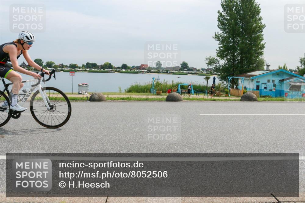 15.06.2025 - 27. Vierlanden-Triathlon H.Heesch http://msf.ph/oto/8052506 15.06.2025 10:59:35 Radfahren 206, 220, 526, 611, 652, 775 meine-sportfotos.de