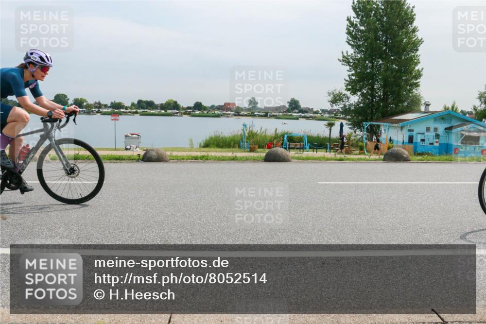 15.06.2025 - 27. Vierlanden-Triathlon H.Heesch http://msf.ph/oto/8052514 15.06.2025 10:59:36 Radfahren 206, 220, 526, 611, 652, 775 meine-sportfotos.de