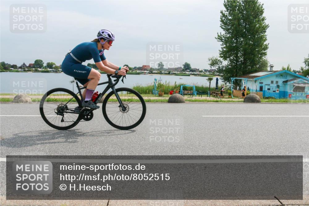 15.06.2025 - 27. Vierlanden-Triathlon H.Heesch http://msf.ph/oto/8052515 15.06.2025 10:59:36 Radfahren 206, 220, 526, 611, 652, 775 meine-sportfotos.de