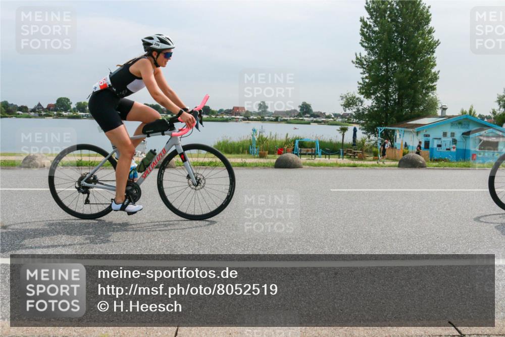 15.06.2025 - 27. Vierlanden-Triathlon H.Heesch http://msf.ph/oto/8052519 15.06.2025 10:59:37 Radfahren 206, 220, 526, 611, 652, 775 meine-sportfotos.de