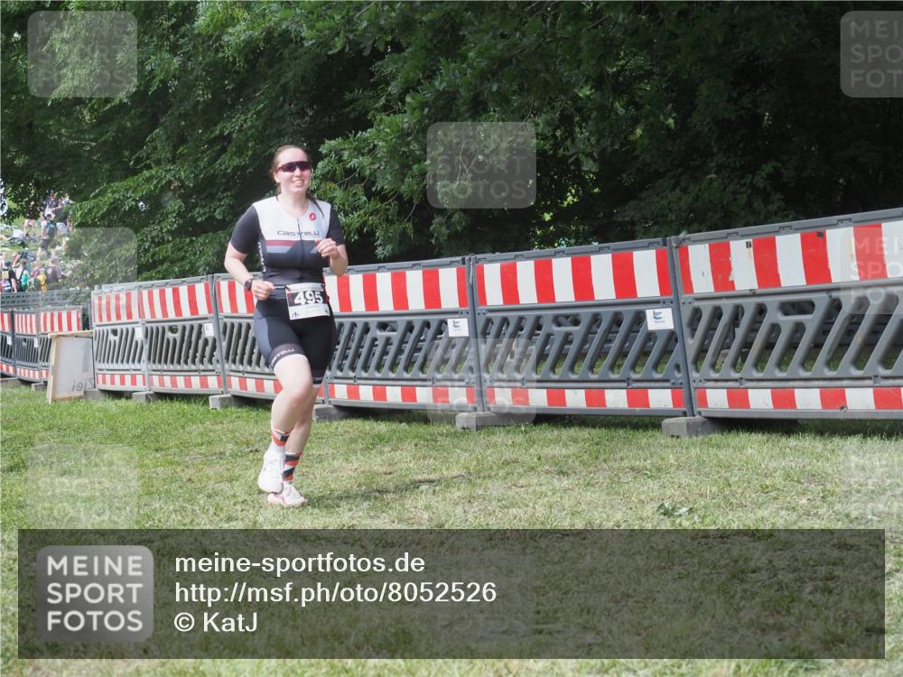 21.06.2025 - 27. Vierlanden-Triathlon KatJ http://msf.ph/oto/8052526 15.06.2025 12:00:51 Ziel 495 meine-sportfotos.de