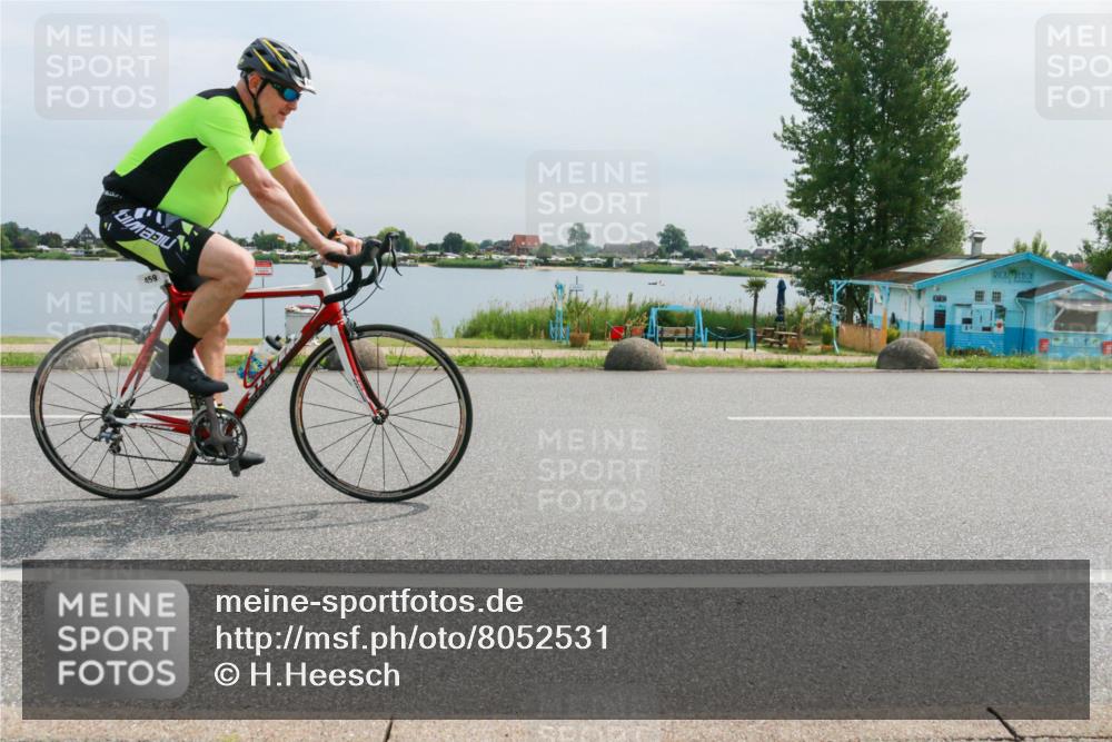 15.06.2025 - 27. Vierlanden-Triathlon H.Heesch http://msf.ph/oto/8052531 15.06.2025 10:59:46 Radfahren 371, 459, 483, 630 meine-sportfotos.de