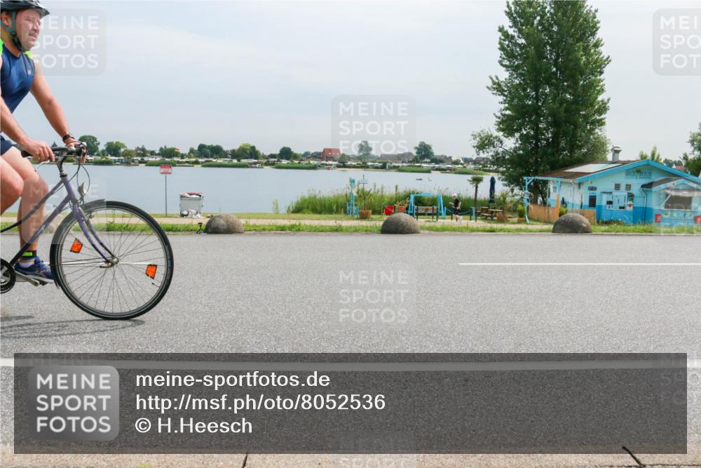 15.06.2025 - 27. Vierlanden-Triathlon H.Heesch http://msf.ph/oto/8052536 15.06.2025 10:59:56 Radfahren 374, 682 meine-sportfotos.de