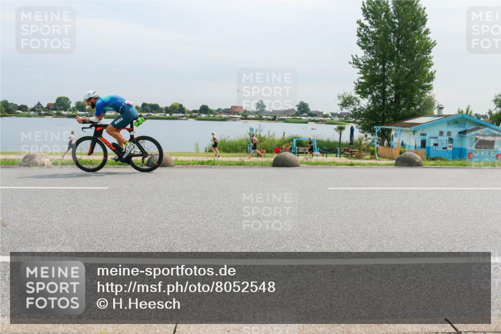 15.06.2025 - 27. Vierlanden-Triathlon H.Heesch http://msf.ph/oto/8052548 15.06.2025 11:00:09 Radfahren 113, 129 meine-sportfotos.de