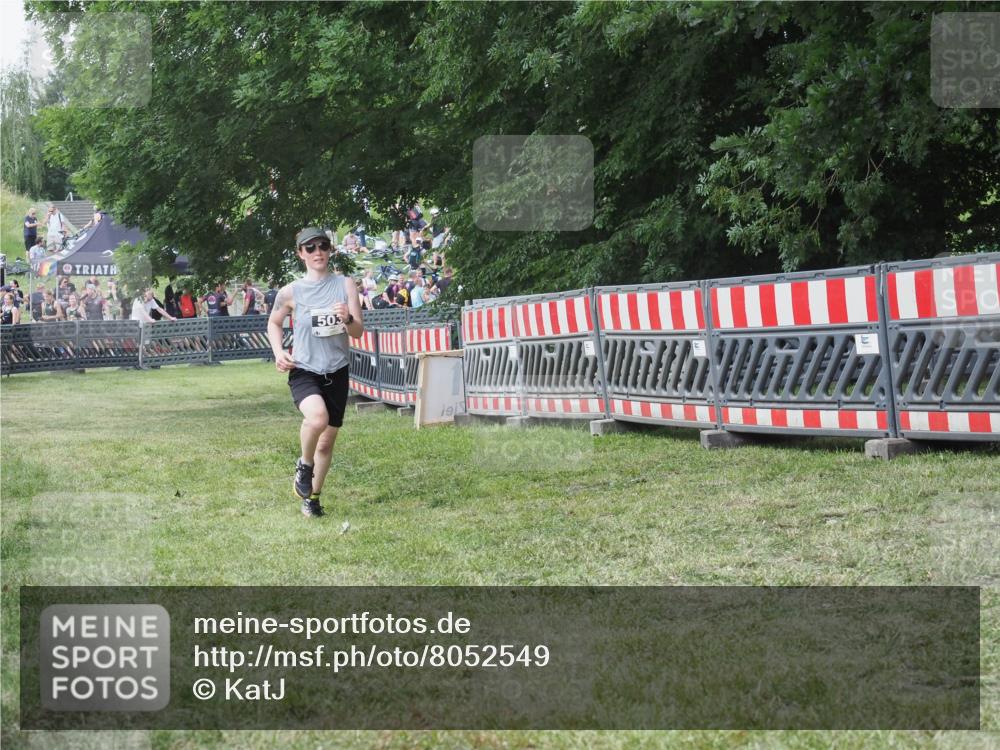 21.06.2025 - 27. Vierlanden-Triathlon KatJ http://msf.ph/oto/8052549 15.06.2025 12:01:40 Ziel 503 meine-sportfotos.de