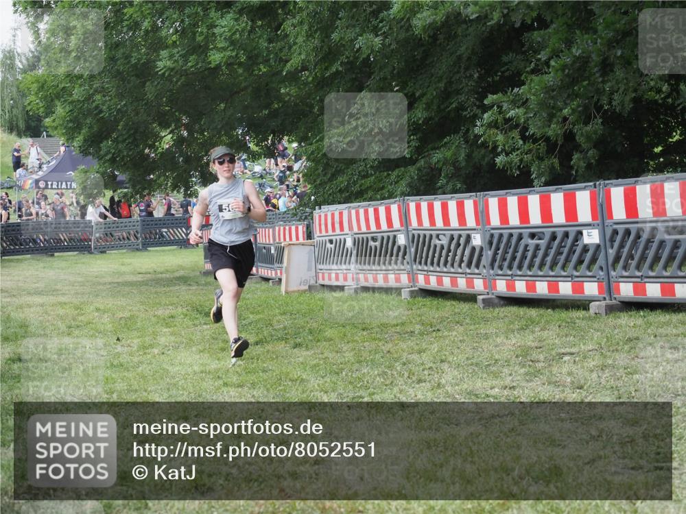 21.06.2025 - 27. Vierlanden-Triathlon KatJ http://msf.ph/oto/8052551 15.06.2025 12:01:40 Ziel 503 meine-sportfotos.de