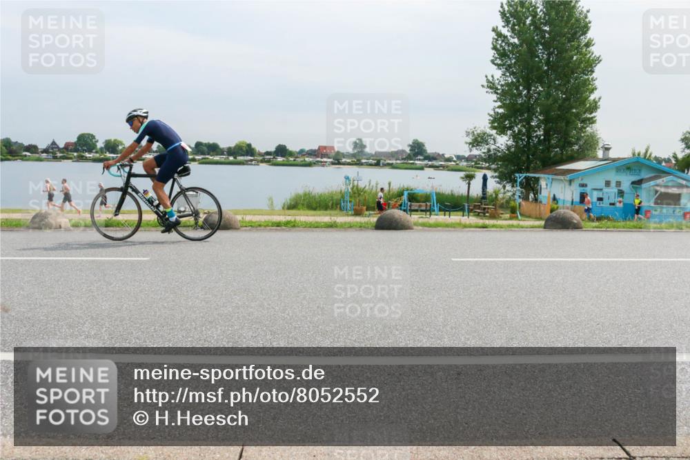 15.06.2025 - 27. Vierlanden-Triathlon H.Heesch http://msf.ph/oto/8052552 15.06.2025 11:00:14 Radfahren 70, 113 meine-sportfotos.de