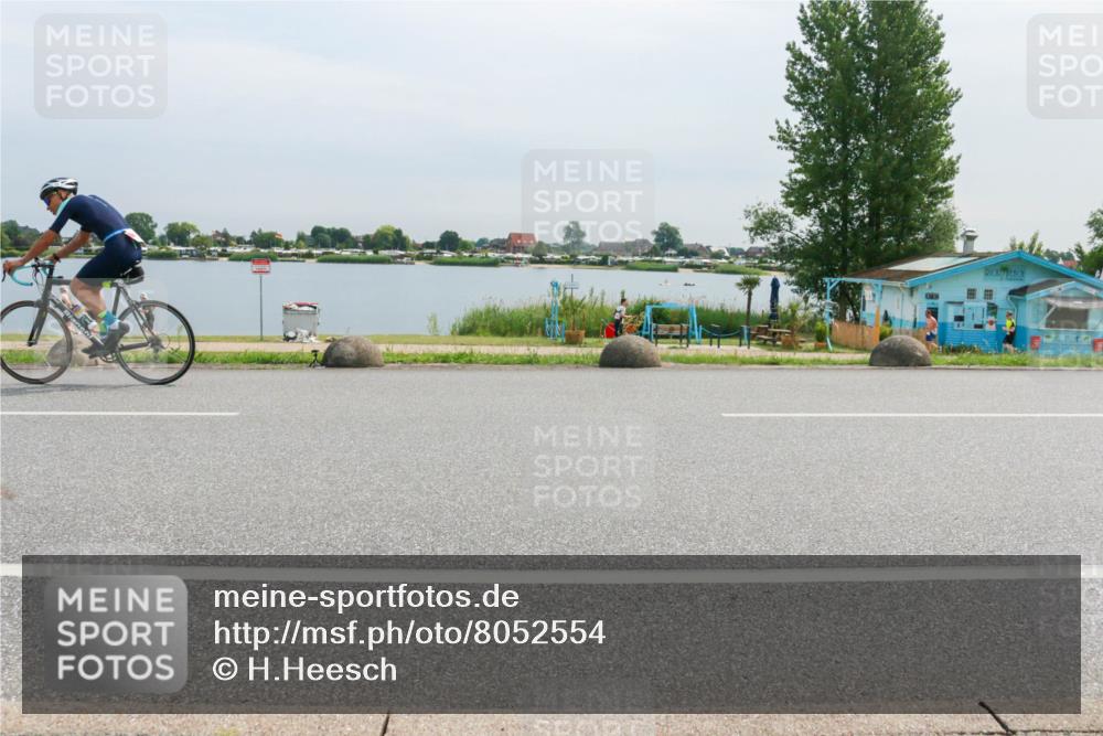 15.06.2025 - 27. Vierlanden-Triathlon H.Heesch http://msf.ph/oto/8052554 15.06.2025 11:00:14 Radfahren 70, 113 meine-sportfotos.de