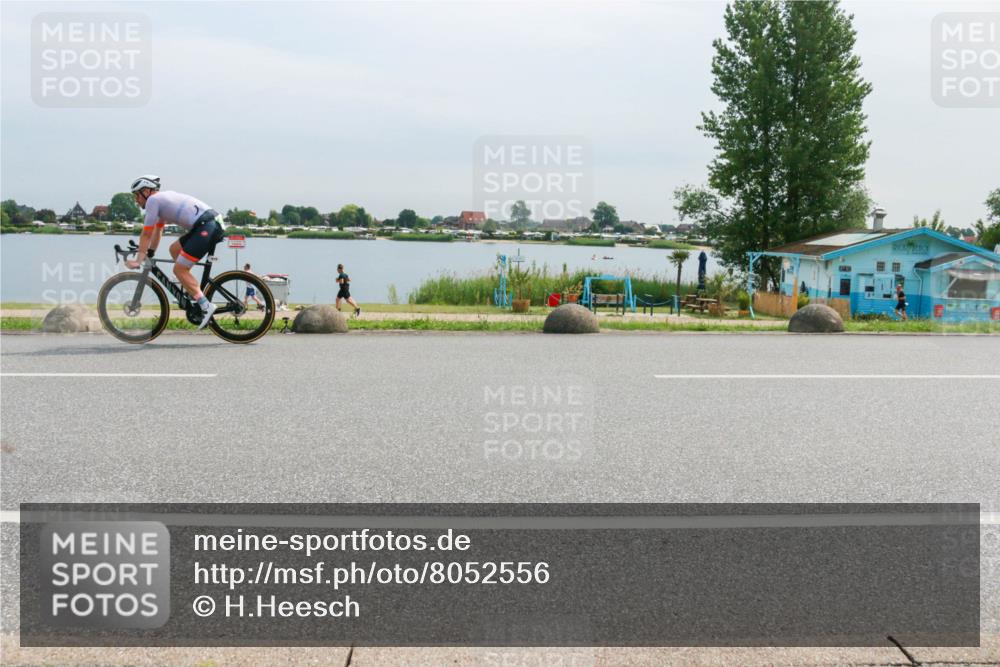 15.06.2025 - 27. Vierlanden-Triathlon H.Heesch http://msf.ph/oto/8052556 15.06.2025 11:00:23 Radfahren 676 meine-sportfotos.de