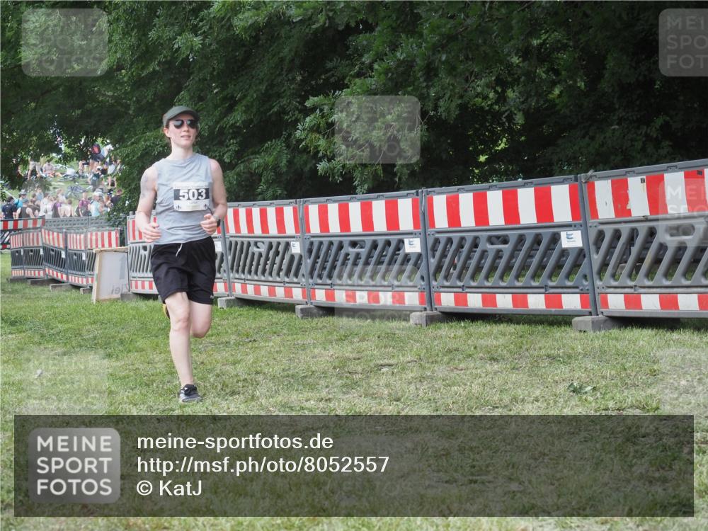 21.06.2025 - 27. Vierlanden-Triathlon KatJ http://msf.ph/oto/8052557 15.06.2025 12:01:41 Ziel 503 meine-sportfotos.de