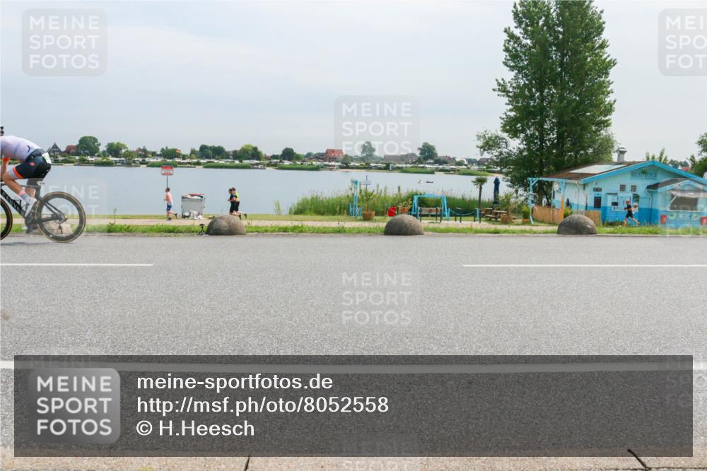 15.06.2025 - 27. Vierlanden-Triathlon H.Heesch http://msf.ph/oto/8052558 15.06.2025 11:00:23 Radfahren 676 meine-sportfotos.de
